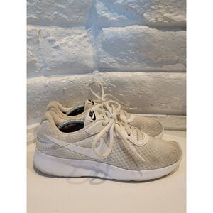 Nike Womens Tanjun 812655-110 White Running Shoes Sneakers Size 7.5